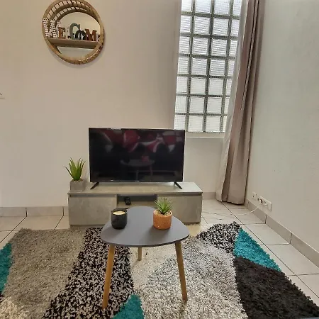 Apartment Au Detroit Urbain - T2 Cosy Et Chic *